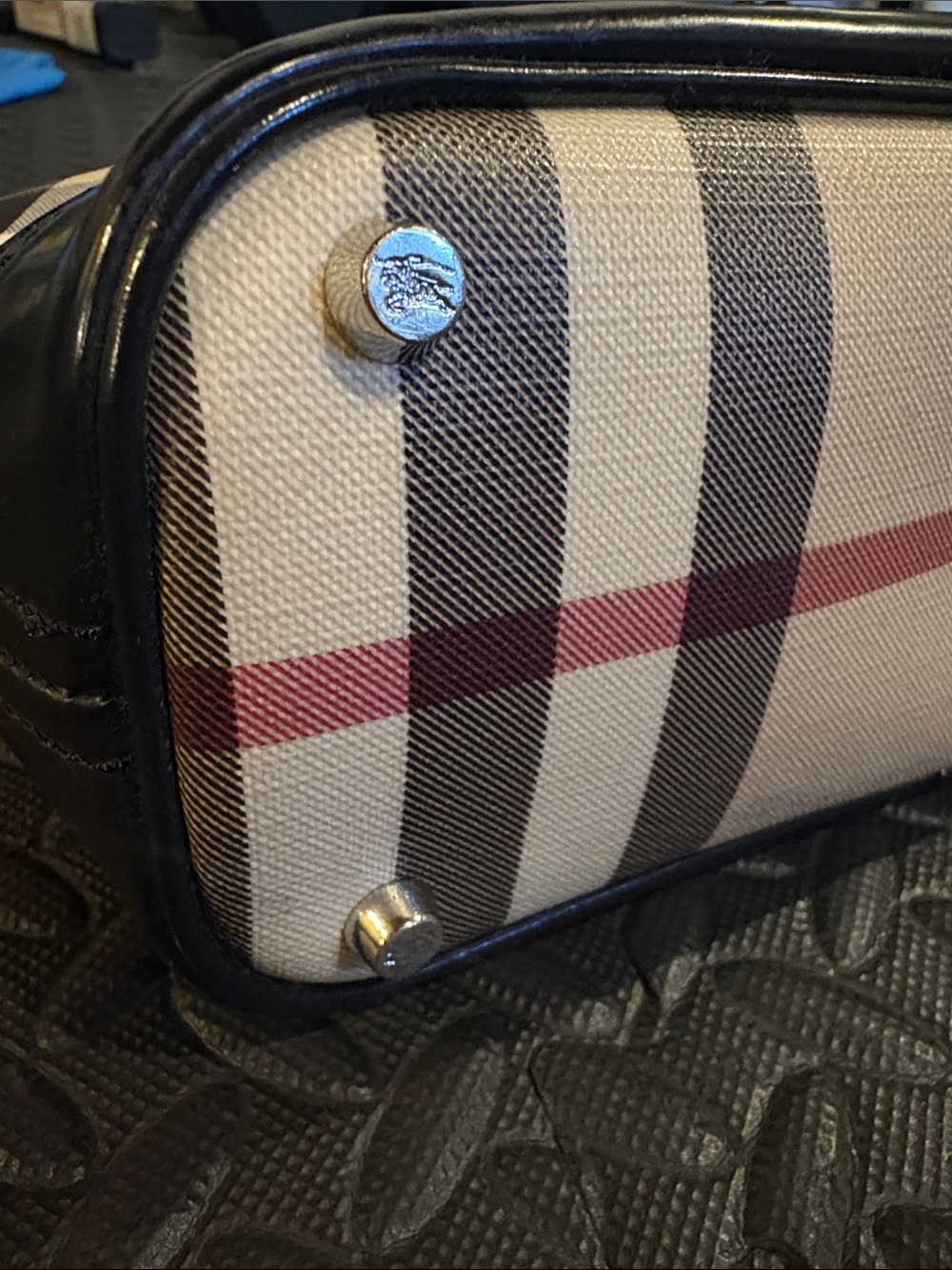 Vintage Burberry Nova Check Shoulder Bag with Black Trim - Authentic - Picture 2 of 8